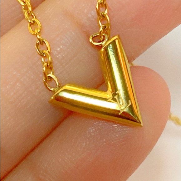 LOW START - LOUIS VUITTON Necklace Essential V Gold Plated Italy - Picture 5 of 8